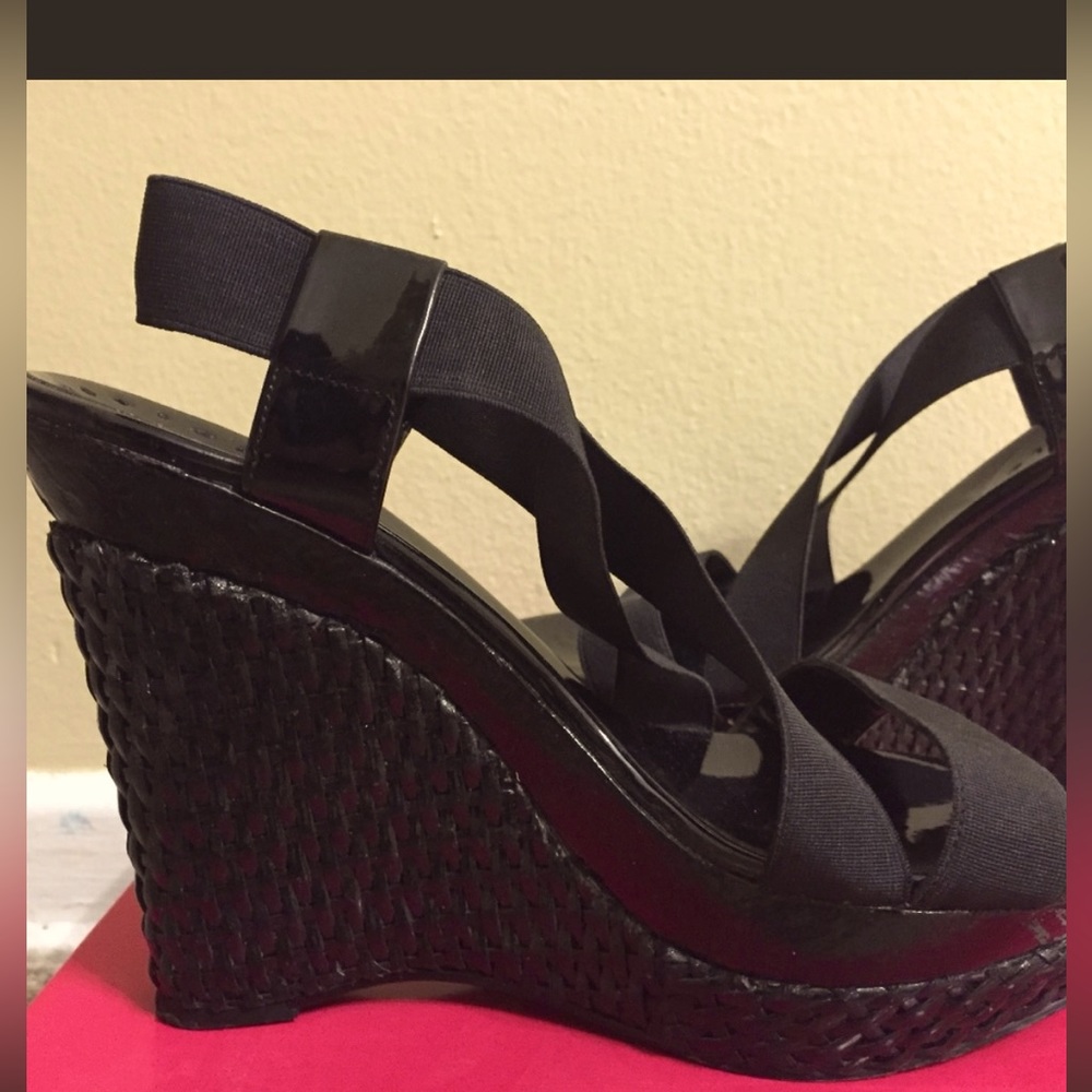 BCBG MAXAZRIA wedges size 8